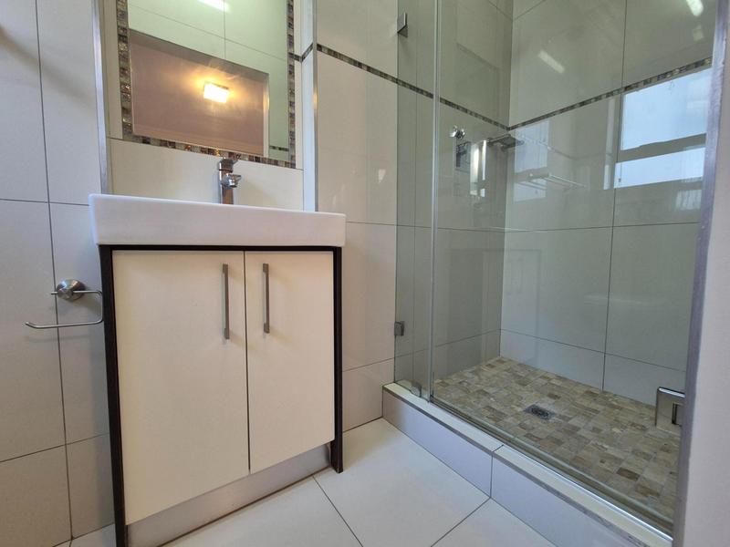 To Let 3 Bedroom Property for Rent in Bloubergrant Western Cape